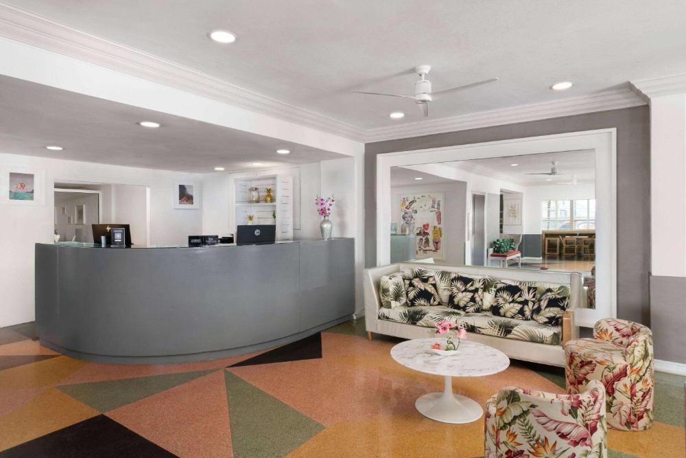 Townhouse Hotel by LuxUrban