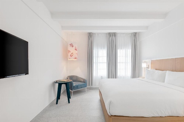 Townhouse Hotel by LuxUrban image 24