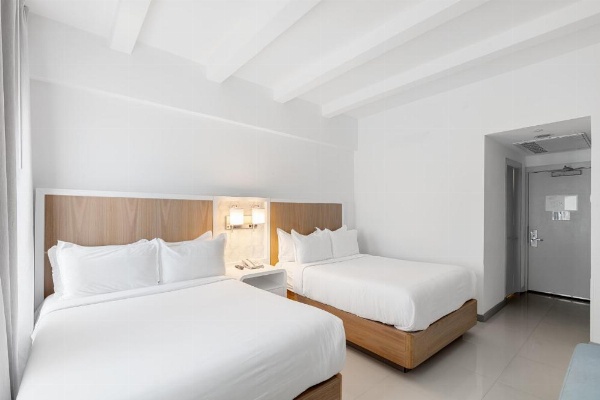 Townhouse Hotel by LuxUrban image 29